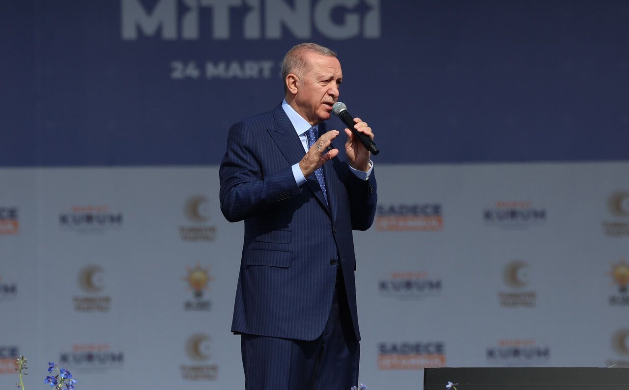 Cumhurbaşkanı Erdoğan, İstanbul’da yeni bir çağın başlamasını istiyor ve mevcut liderliği eleştiriyor