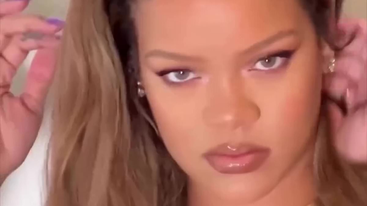 Rihanna’nın Cesur Yeni Görünümü! Şarkıcı, Santa Monica’da bir toplantıya giderken sarı pixie kesimi ile karşımıza çıktı