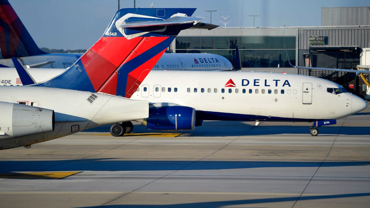 Yanlış biletle Delta uçuşuna binen adam tutuklandı