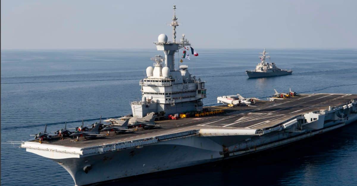Fransa, ilk kez uçak gemisi Charles de Gaulle’ü NATO komutası altına alıyor